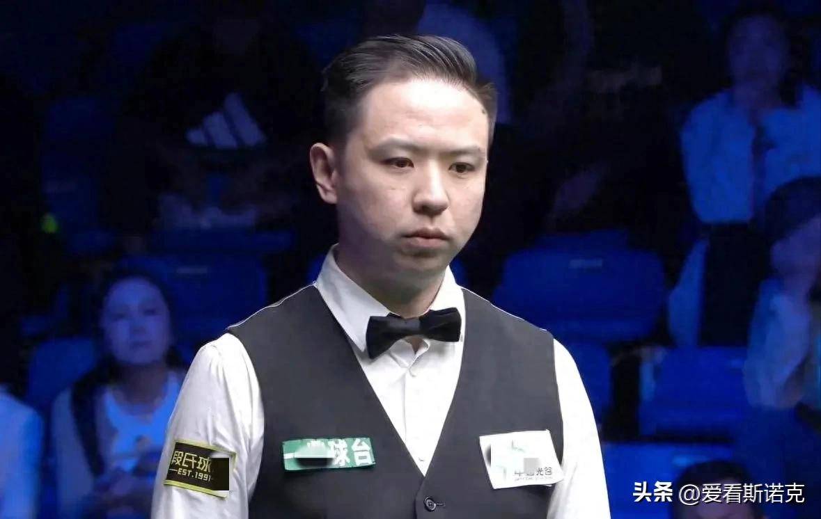 碰到篮板后 碰到篮板后